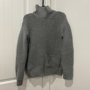 Lululemon chunky knit gray sweater. Size: Medium